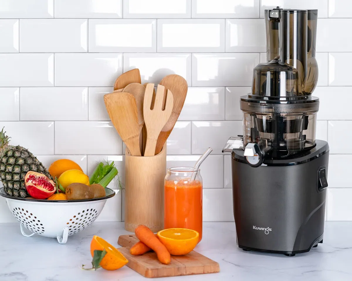 Kuvings Extracteur de jus REVO830S Double embouchure Système de découpe automatique Noir