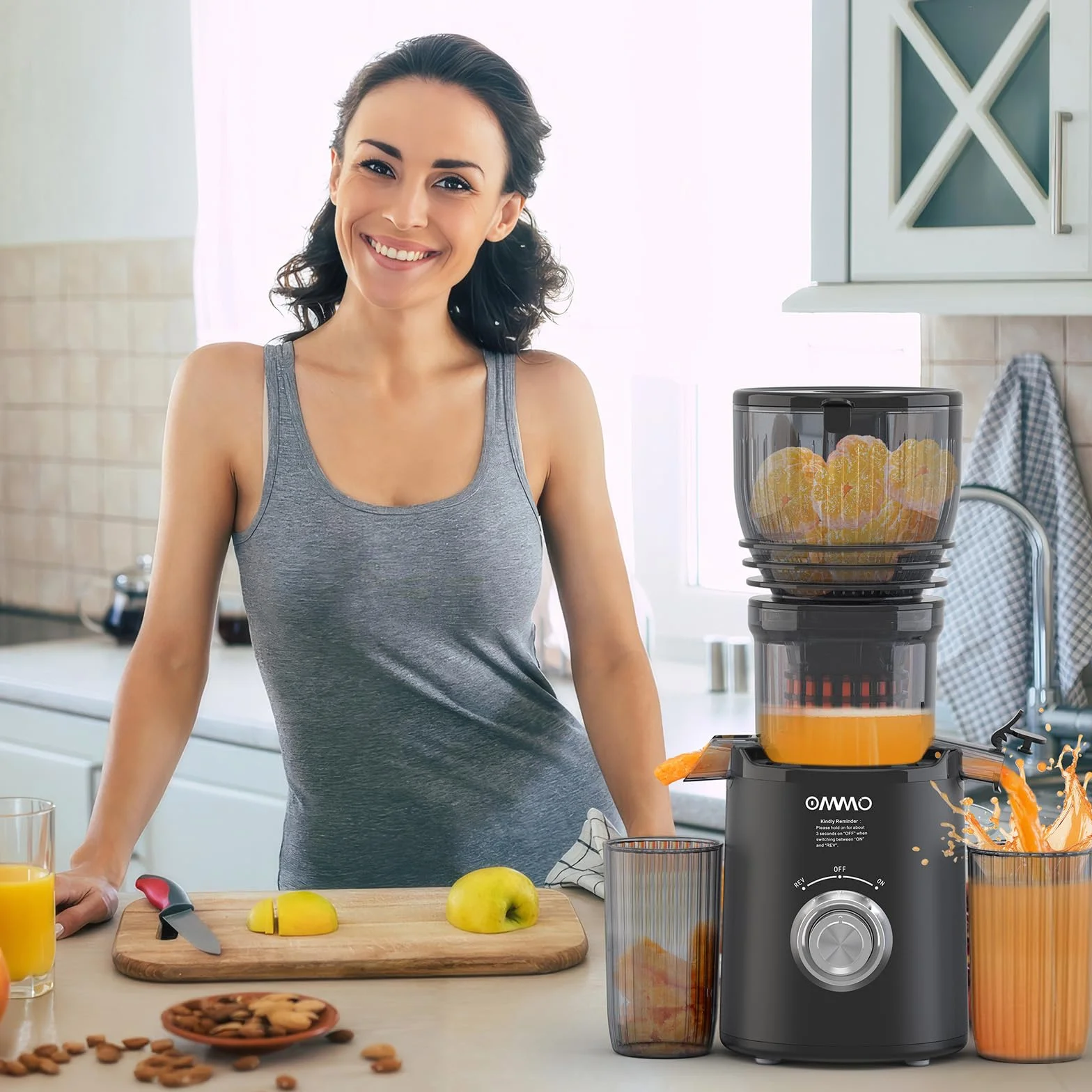 OMMO Extracteur de Jus 300W, Goulotte 148 mm, Machine à Jus électrique, 2 Tasses PC, Sans BPA, Noir